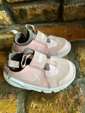 Nike toddler girls sneakers.